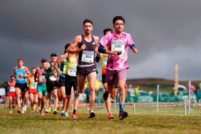 Adam Maijó, a la izquierda, durante el cross de Atapuerca. Foto: Sportmedia.es