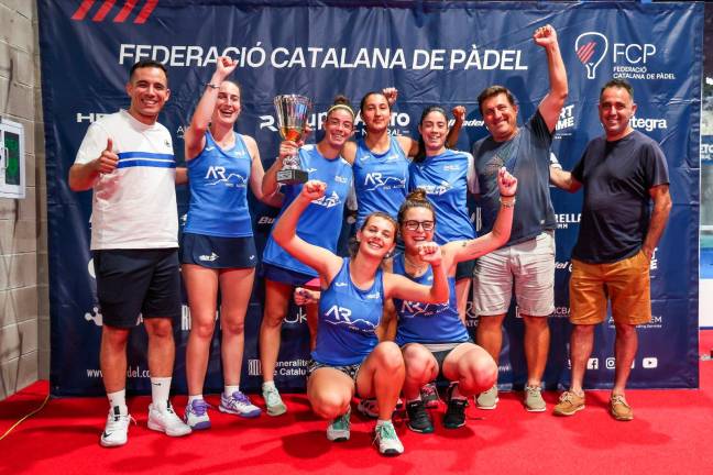 Equipo del Padel Cambrils que ganó el título de Catalunya en Girona. FOTO: FCP