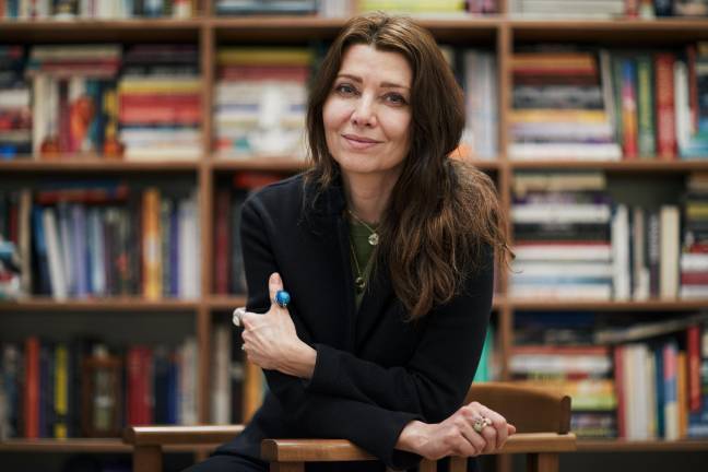 La escritora de origen turco, Elif Shafak. Foto: EFE