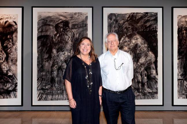 $!La presidenta de la Fundació Sorigué, Anna Vallés, junto a William Kentridge. Foto: Cedida/Fundació Sorigué