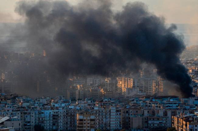 Vista del distrito de Dahieh, al sur de Beirut, tras un ataque aéreo israelí este martes. Según el Ministerio de Salud del Líbano, más de 3.700 personas han muerto y más de 15.600 han resultado heridas en el Líbano desde la intensificación de las hostilidades entre Israel y Hezbollah. Foto: EFE