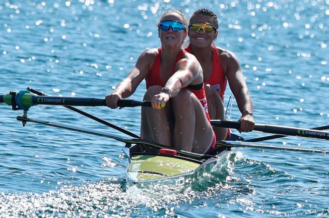 Esther Briz y Aina Cid, durante la repesca del miércoles. Foto: EFE