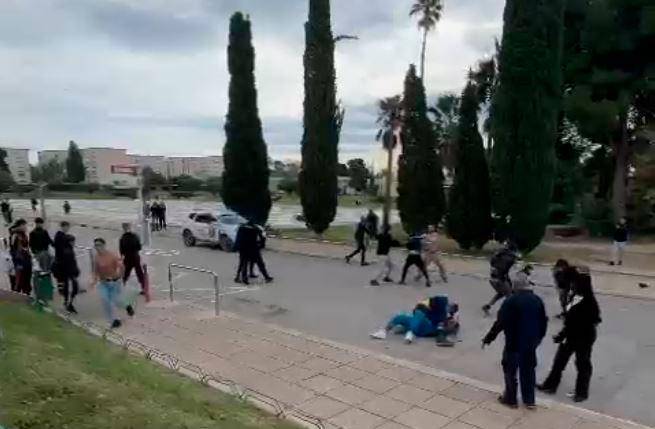 Patrullas de Mossos y Guàrdia Urbana han acudido al lugar. Foto: DT