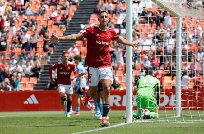 Pablo Fernández celebra un gol en el Nou Estadi. Foto: Pere Ferré