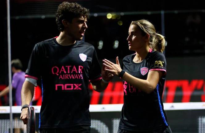 Agustín Tapia y Ari Sánchez, durante el partido mixto de la final. FOTO: Instagram