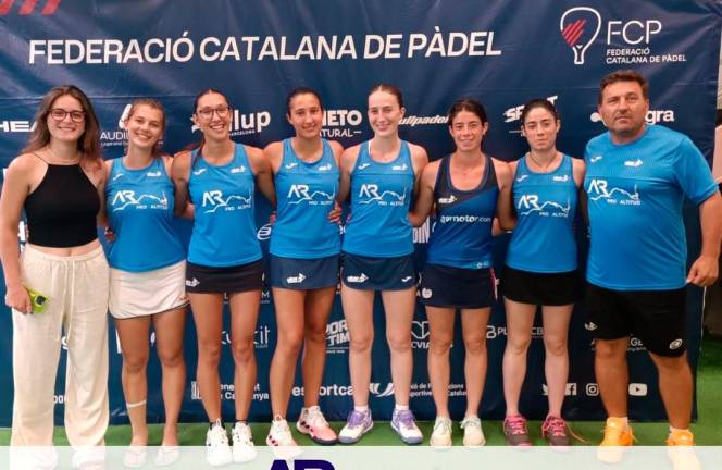 Equipo del Padel Cambrils que ganó el play-off provincial en Torredembarra. FOTO: Cedida