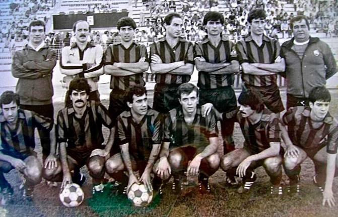 Juncosa, el segundo de pie a la derecha, en su etapa en el CF Reus Deportiu. FOTO: FFB REus