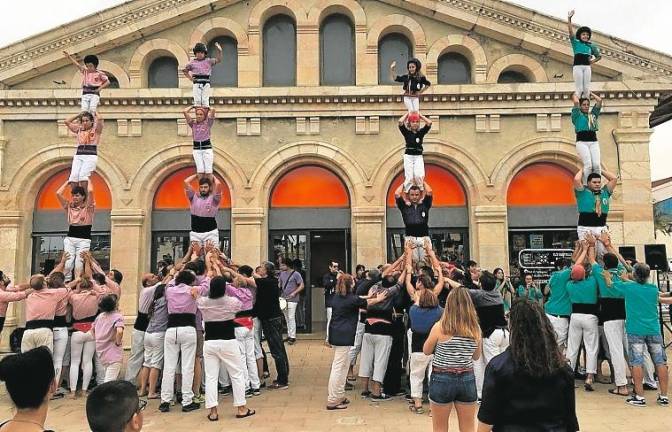 $!Inauguració, el 2023, de la mostra ‘Els castells a la ciutat’. colla jove