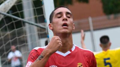 Pablo Fernández celebra el único gol del partido ayer. Foto: Marc Libiano