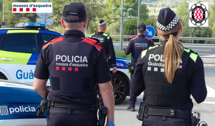 $!Agentes de los Mossos y de la Guardia Urbana, durante un control. Foto: Guardia Urbana de Tarragona