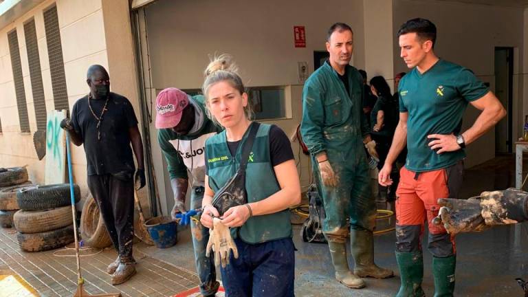 $!Manteros de Salou viajan a Valencia para echar una mano en las labores de limpieza de la DANA