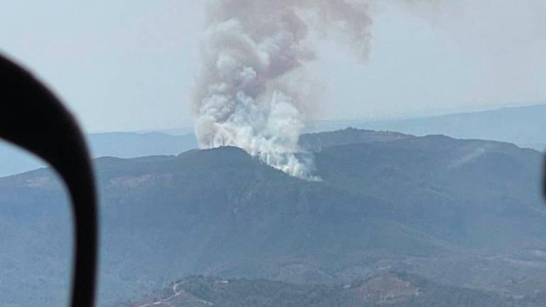 $!El incendio desde un helicóptero. Foto: Bombers de la Generalitat