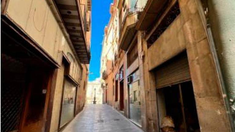 Els tres immobles del carrer de la Peixateria es troben en l’entorn de Ca Padró, la futura seu de l’Escola Municipal de Música de Valls. Foto: Cedida