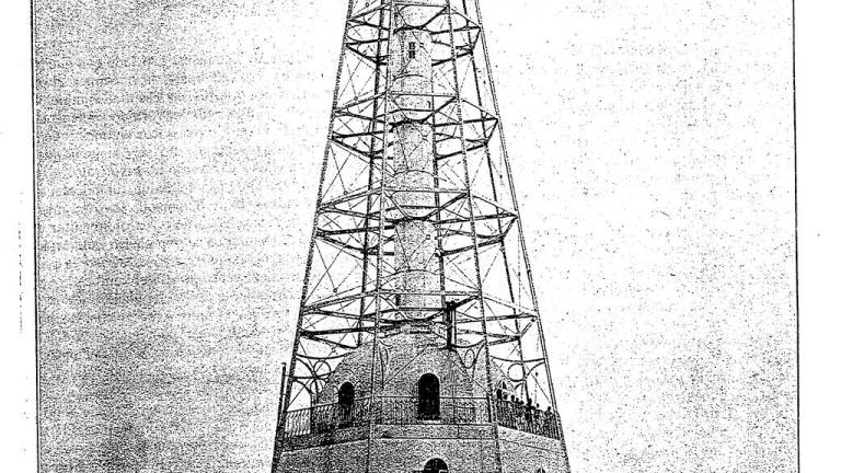 Faro de Buda según foto de ‘La Revista de Obras Públicas’.