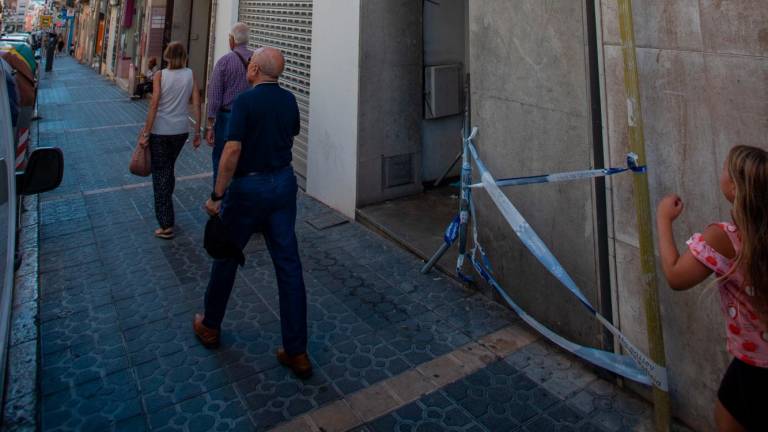 Los vecinos deberán instalar una lona en el edificio. Foto: Marc Bosch