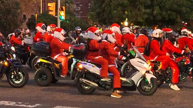 Los Papá Noel moteros, en Tarragona. Foto: Norián Muñoz