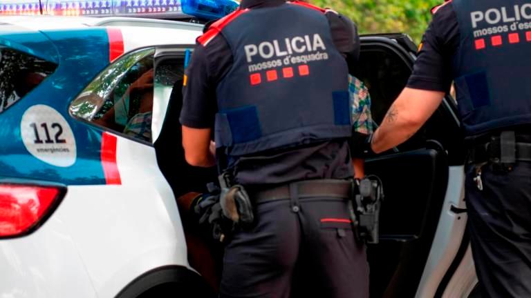 Imágen de archivo de una detención realizada por los Mossos d’Esquadra. Foto: CME