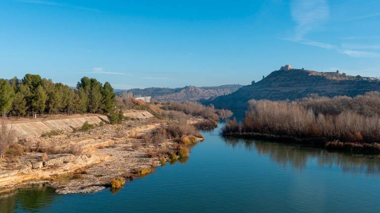 Vista del castillo y el río Ebro. Foto: Santi Garcia