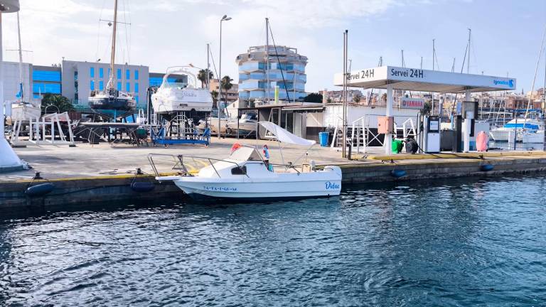La embarcación salió del puerto deportivo de Roda de Berà y sufrió el accidente entre el Bosc de la Marquesa y la Platja Llarga. Foto: Marc Bosch