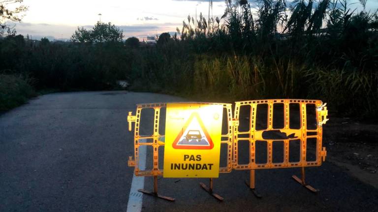 $!Se ha vallado el acceso a las zonas inundables. Foto: Ajuntament de Tarragona