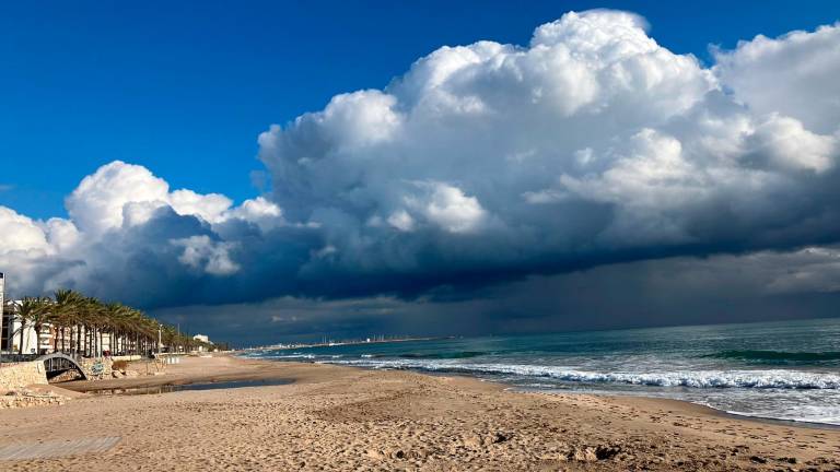 $!Espectáculo de nubes en el cielo de Calafell