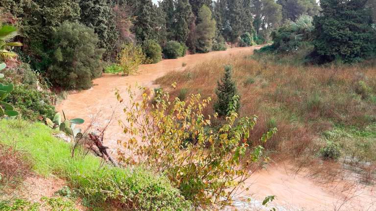 $!El río Foix con caudal después de liberar agua el pantano tras las últimas lluvias.