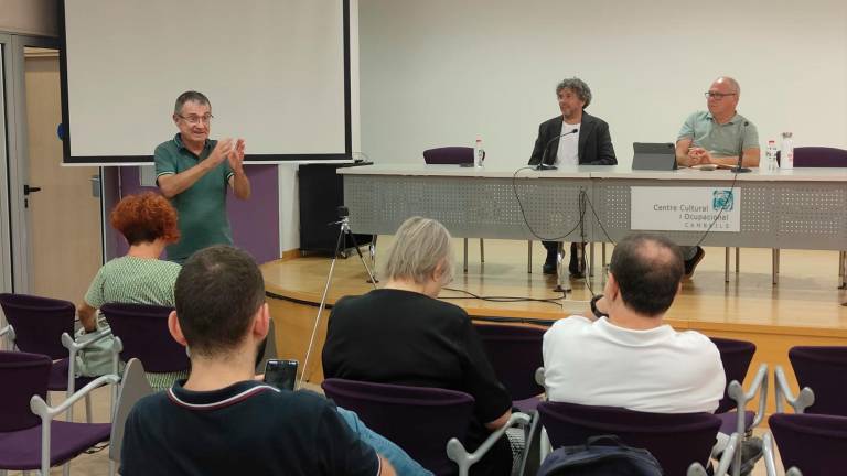 Salvador Matas presentó el acto de Jordi Barberà y Fèlix Alonso en el Centre Cultural. Foto: DT