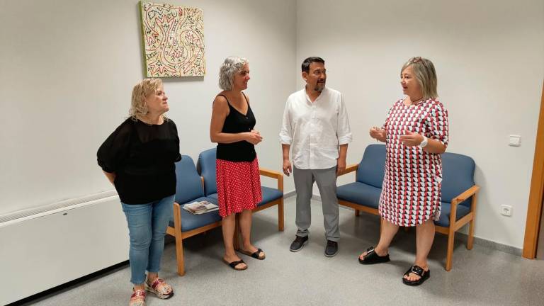 La atención a las familias se hará preferentemente presencial, en una sala del Casal de la Gent Gran. Foto: I. A.