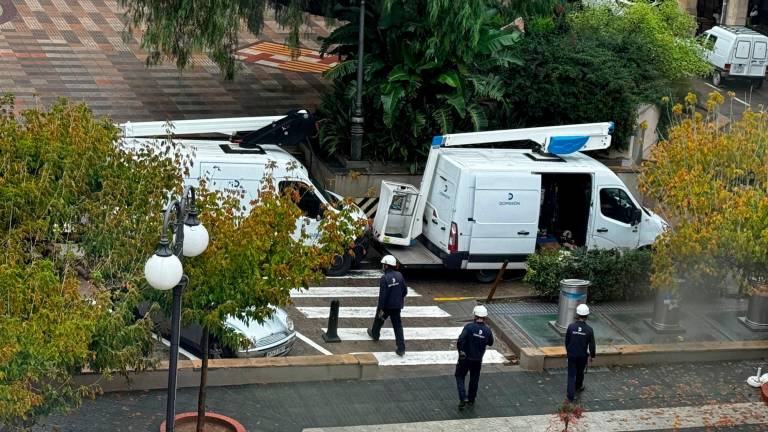 $!Personal de la compañía ha restablecido el suministro al 100% del pueblo hoy a las 12 del mediodía. Foto: Alba Mariné