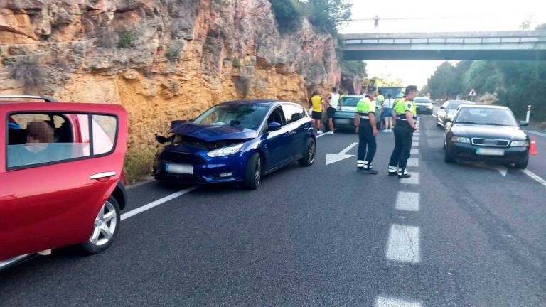 Los mossos comprobaron que el conductor tenía el carnet de conducir retirado. Foto: Mossos