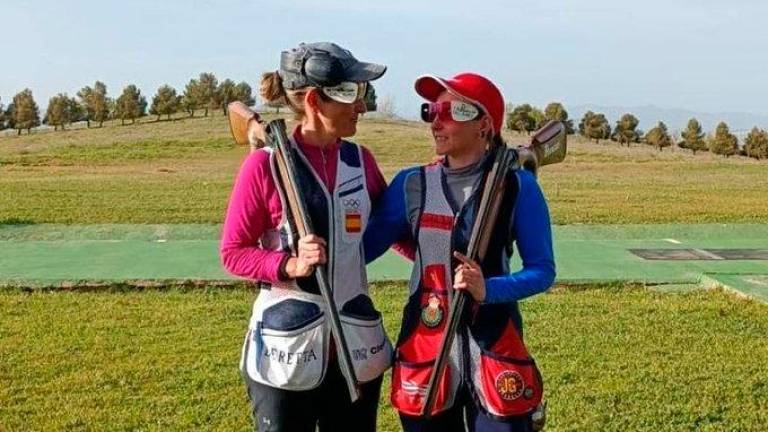 Fátima Gálvez, actual campeona olímpica de foso olímpico, junto a Mar Molné. Foto: Cedida