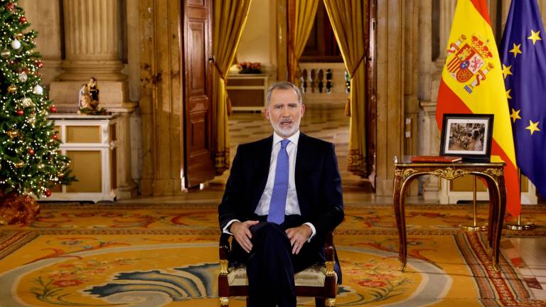 Felipe VI en su tradicional mensaje de Navidad, grabado en el Salón de Columnas del Palacio Real. Foto: EFE