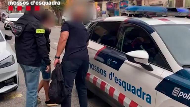 En una de las ocasiones empujó a un hombre con movilidad reducida. Foto: Mossos d’Esquadra