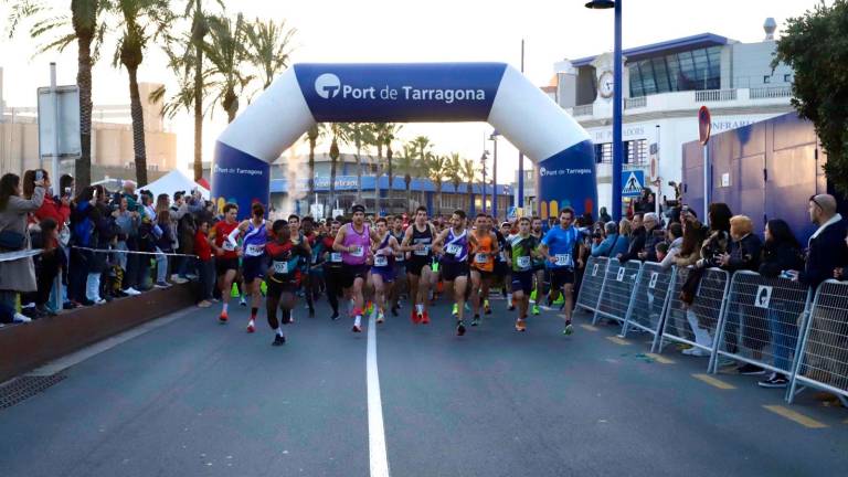 Instante de la salida de la Sant Silvestre Tarragona 2024. Foto: Marc Bosch