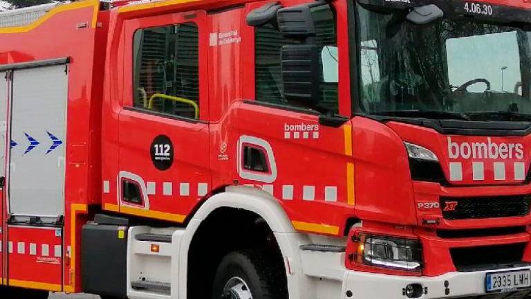 Dos dotaciones de bomberos han sofocado las llamas.