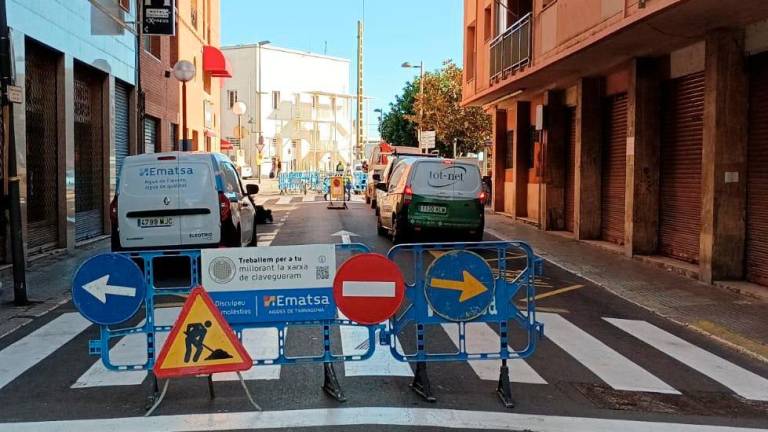 Corte de circulación en la calle Barcelona por obras de Ematsa.