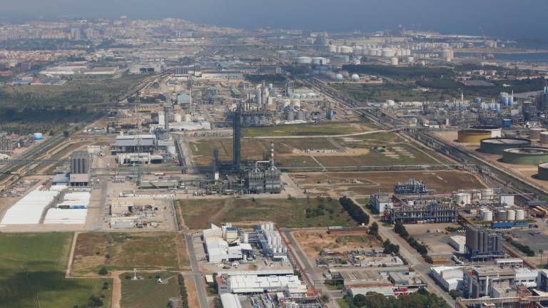 Imagen aérea del polígono petroquímico sur. Foto: Pere Ferré