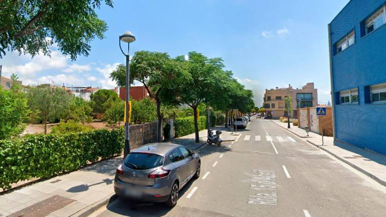 Los hechos tuvieron lugar ayer por la tarde en la Rambla 15 d’Abril de La Canonja. Foto: GoogleMaps