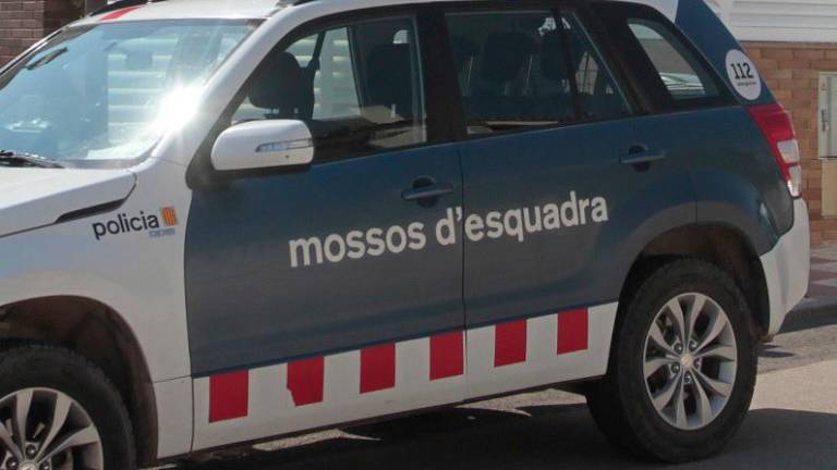 Al lugar acudieron varias patrullas de los Mossos de la comisaría de Torredembarra. Foto: DT