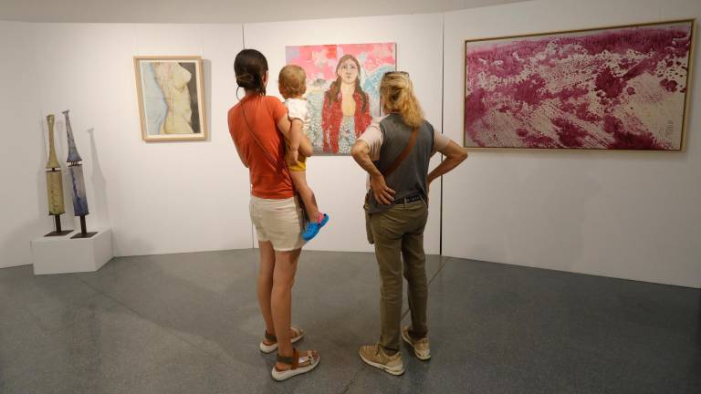 $!‘Artemísia. 24 dones artistes de les comarques de Tarragona’ se puede visitar en la Sala Àgora de Cambrils. FOTO: PERE FERRÉ