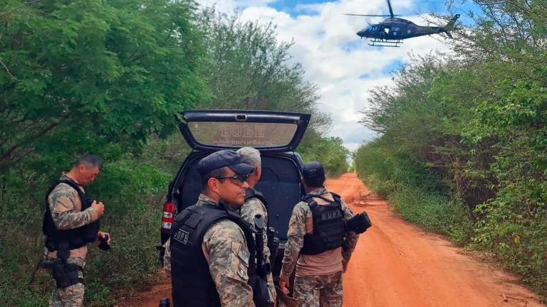 Agentes de policía de Brasil en una búsqueda de presos anterior. Foto: EFE