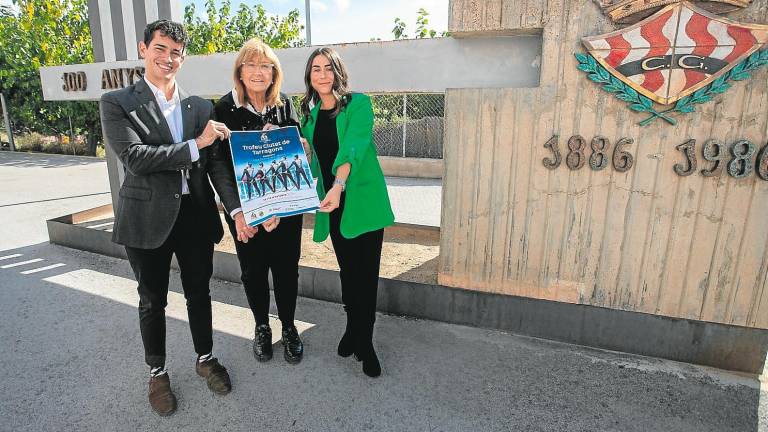 Mario Soler, conseller de Esports de Tarragona; Pilar Aleu, delegada de la sección de Gimnàstic Ritmica del Club Gimnàstic de Tarragona; y Anna Virgili, directora del Trofeu Ciutat de Tarragona. foto: marc bosch