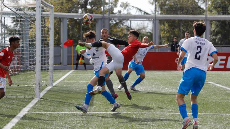 La Pobla ha vivido un 2024 para el olvido con un descenso a una Lliga Èlit en la que actualmente ocupa los puestos bajos. Foto: Pere Ferré