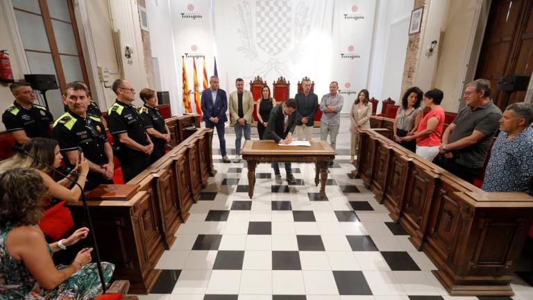 La firma del protocolo se ha realizado este martes en el ayuntamiento de Tarragona. Foto: Pere Ferré