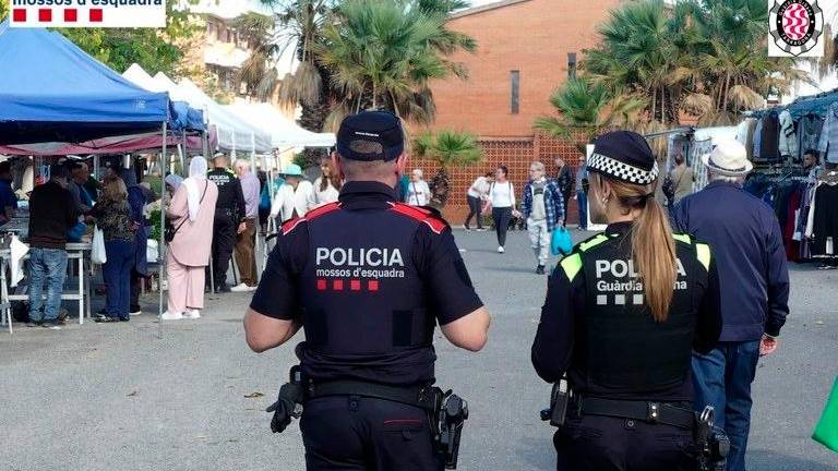 Un momento del plan de acción conjunto llevado a cabo entre Mossos y Guàrdia Urbana en noviembre en Sant Salvador. Cedida