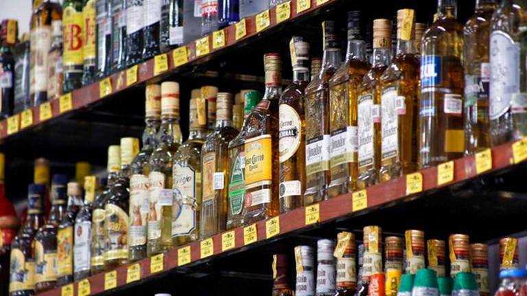 Los supermercados no podrán vender alcohol a partir de las diez la noche