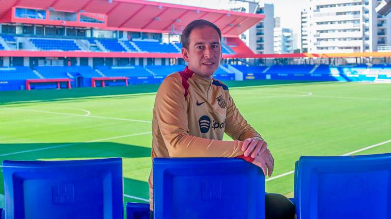 Rafel Navarro atendió al Diari en el Estadi Johan Cruyeff. Foto; Marc Libiano