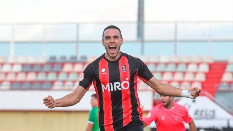 Ramon Folch celebra el primer gol del Reus FCR. Foto; Marc Libiano