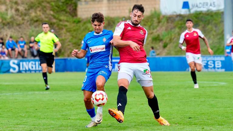 Dufur volvió a ser titular en el centro de la zaga del Nàstic. Foto: SD Amorebieta