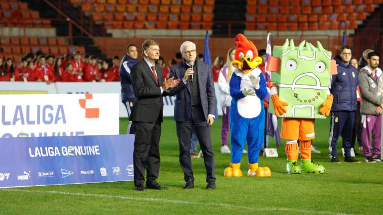 Josep Maria Andreu, presidente del Nàstic, aplaude durante la presentación de LaLiga Genuine. foto: p. ferré